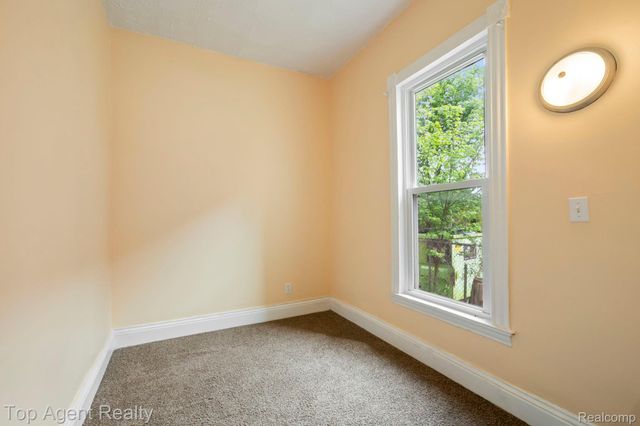 50 Henderson Street, Pontiac, MI 48341
