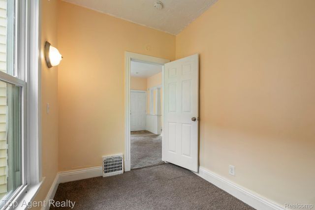 50 Henderson Street, Pontiac, MI 48341
