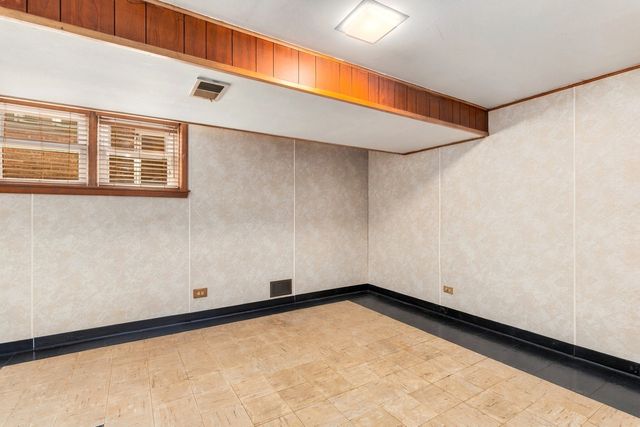 5340 S Mcvicker Avenue, Chicago, IL 60638