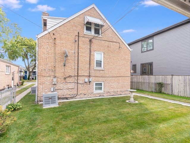 5340 S Mcvicker Avenue, Chicago, IL 60638