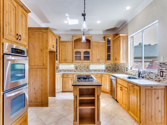 708 Whitetail Deer Lane, Crowley, TX 76036