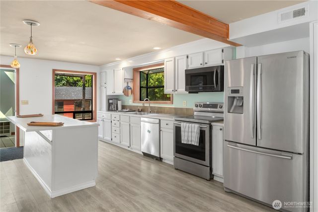 121 S 7th Avenue, Port Hadlock, WA 98339