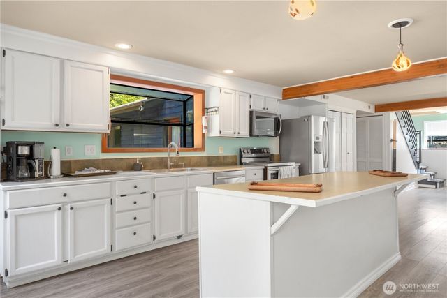 121 S 7th Avenue, Port Hadlock, WA 98339
