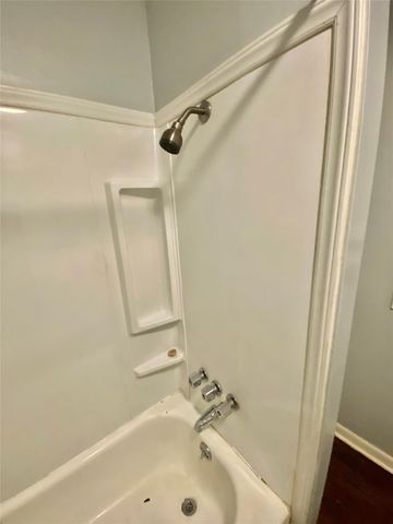 843 College Street, Shreveport, LA 71104