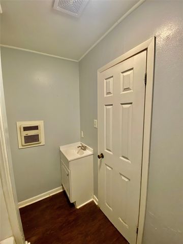 843 College Street, Shreveport, LA 71104