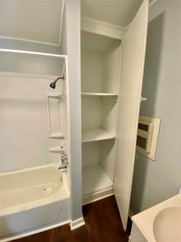 843 College Street, Shreveport, LA 71104