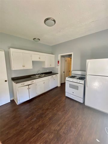 843 College Street, Shreveport, LA 71104