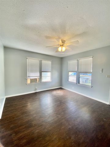 843 College Street, Shreveport, LA 71104