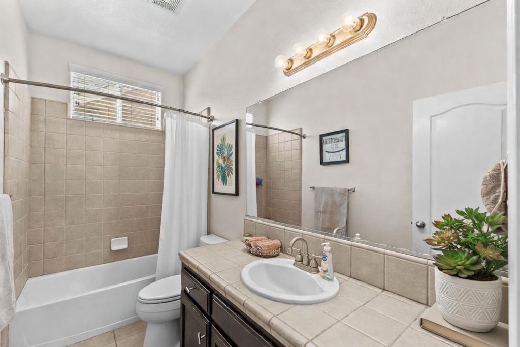 Image 10 of property listing at 15906 W C Street, Kerman, CA 93630