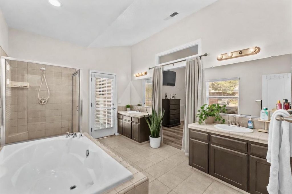 Image 13 of property listing at 15906 W C Street, Kerman, CA 93630