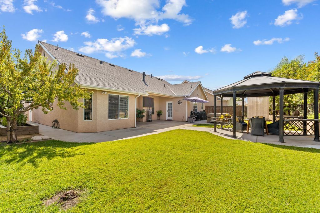 Image 17 of property listing at 15906 W C Street, Kerman, CA 93630