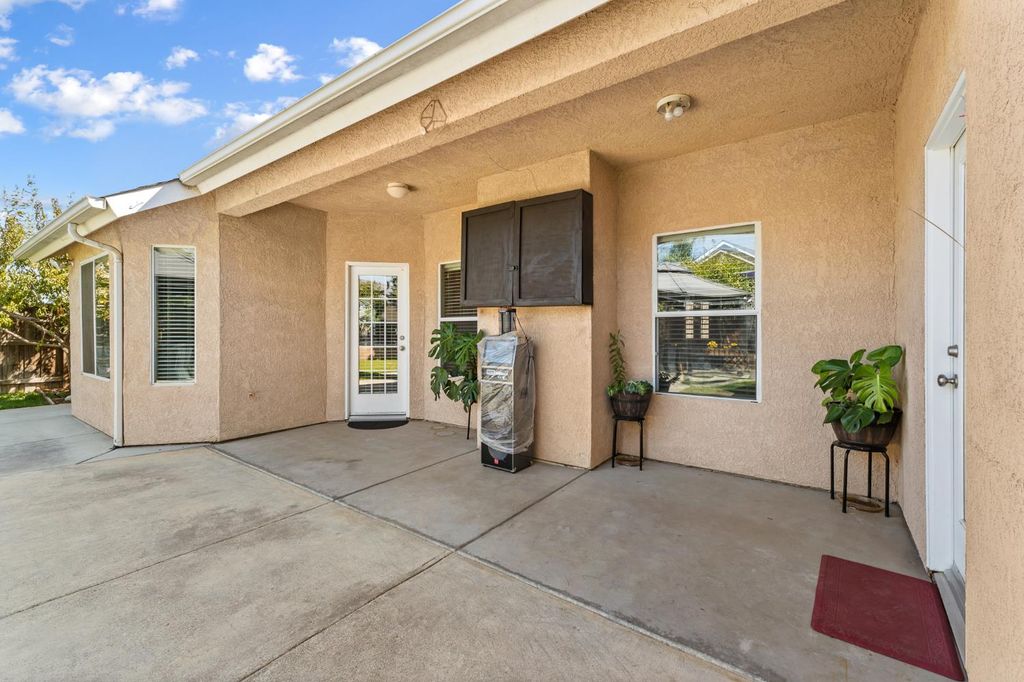 Image 20 of property listing at 15906 W C Street, Kerman, CA 93630
