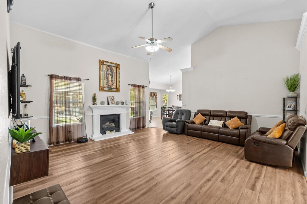 Image 3 of property listing at 15906 W C Street, Kerman, CA 93630