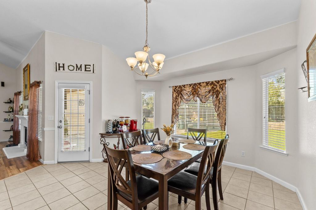 Image 5 of property listing at 15906 W C Street, Kerman, CA 93630
