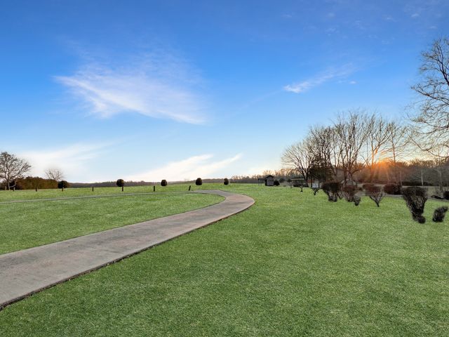 2982 Harvey Bowden Rd, Paris, TN 38242