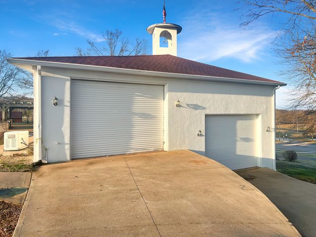 2982 Harvey Bowden Rd, Paris, TN 38242