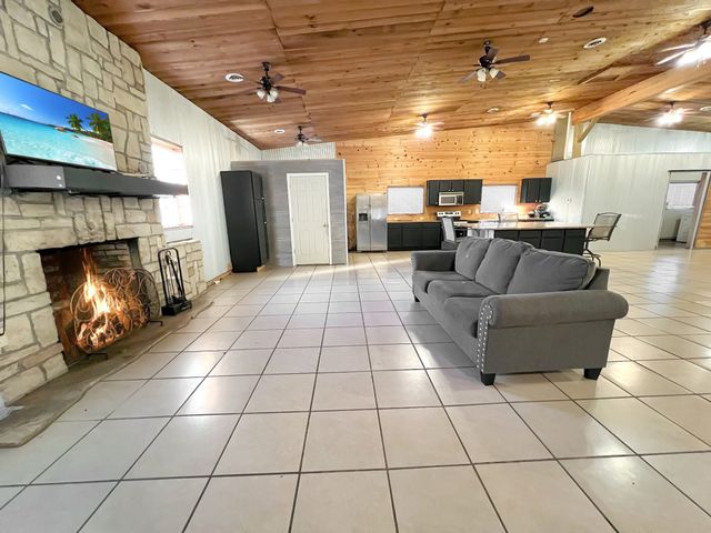 2982 Harvey Bowden Rd, Paris, TN 38242