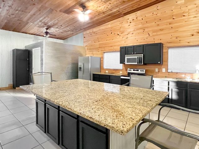 2982 Harvey Bowden Rd, Paris, TN 38242
