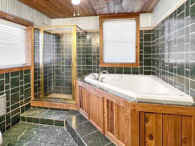 2982 Harvey Bowden Rd, Paris, TN 38242