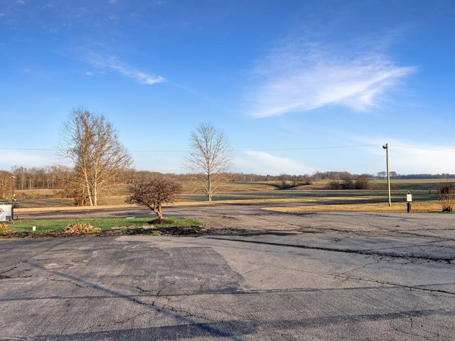 2982 Harvey Bowden Rd, Paris, TN 38242