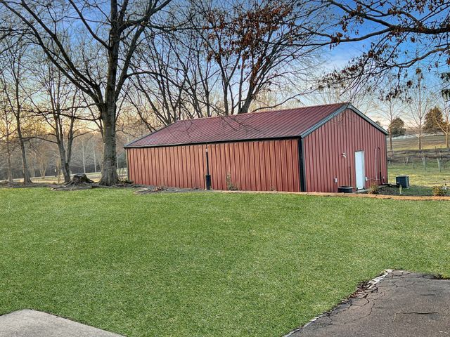 2982 Harvey Bowden Rd, Paris, TN 38242