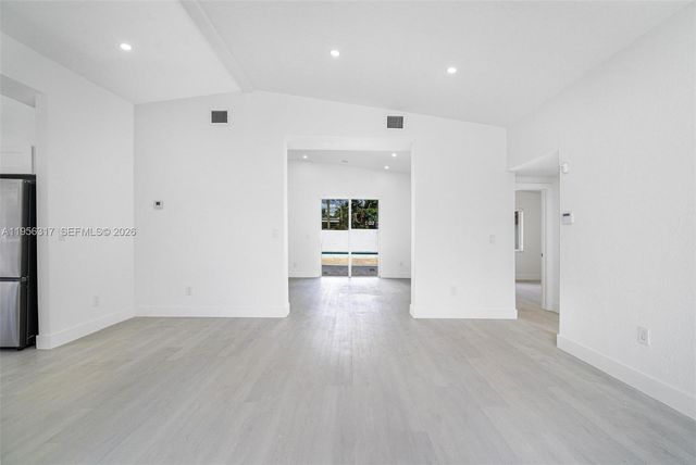 2115 NW 129th St, Miami, FL 33167