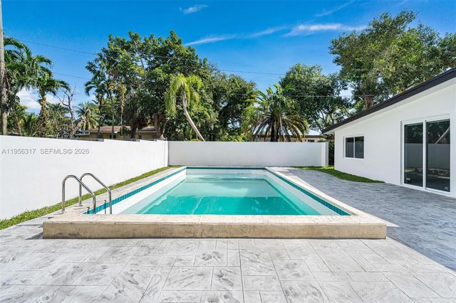 2115 NW 129th St, Miami, FL 33167