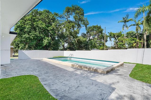 2115 NW 129th St, Miami, FL 33167