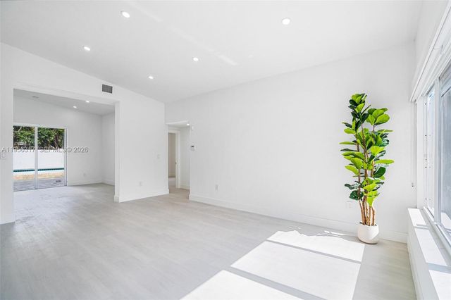 2115 NW 129th St, Miami, FL 33167