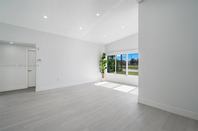 2115 NW 129th St, Miami, FL 33167