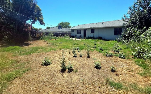 6736 Medora Dr, North Highlands, CA 95660