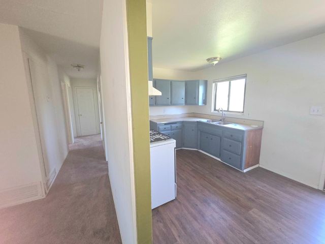 6736 Medora Dr, North Highlands, CA 95660