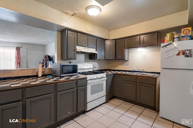 7901 Jay Street, Lamont, CA 93241