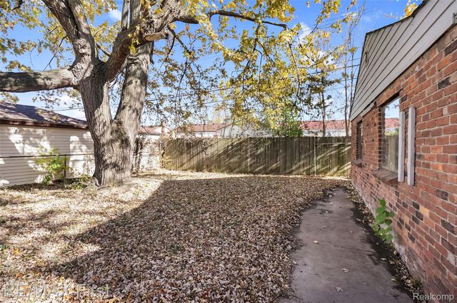 26730 Ridgemont Street, Roseville, MI 48066