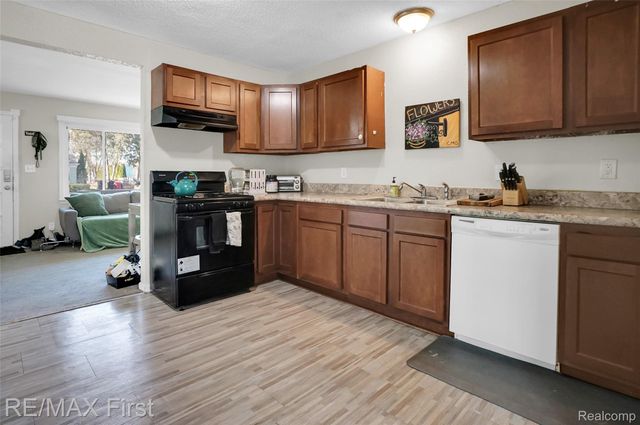 26730 Ridgemont Street, Roseville, MI 48066