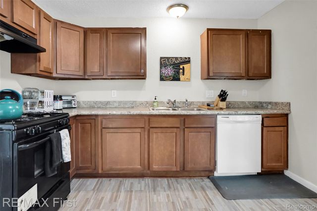 26730 Ridgemont Street, Roseville, MI 48066