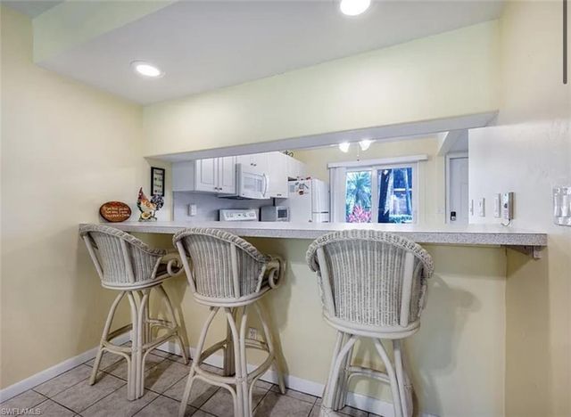 4080 Looking Glass LN # 2905, Naples, FL 34112