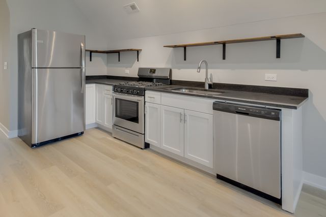 2842 N Avers Avenue 3, Chicago, IL 60618