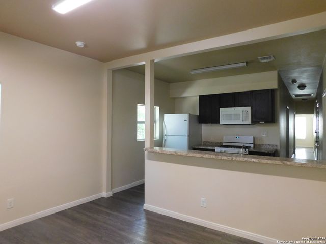 503 E Mitchell St Apt 101, San Antonio, TX 78210