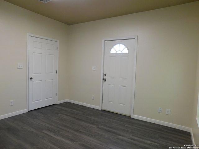 503 E Mitchell St Apt 101, San Antonio, TX 78210