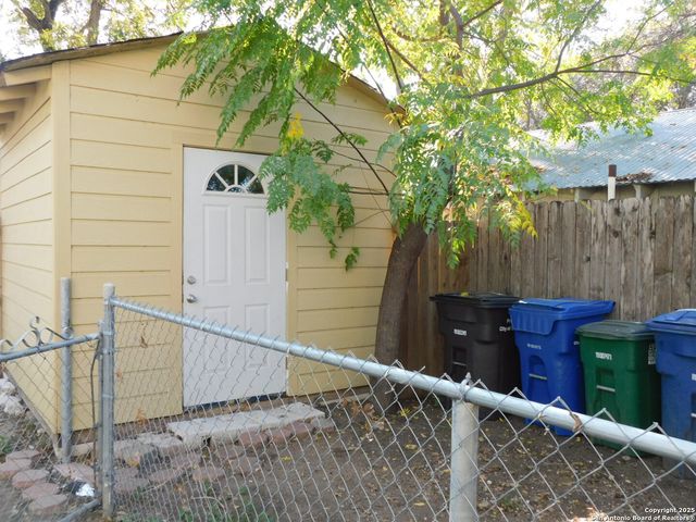 503 E Mitchell St Apt 101, San Antonio, TX 78210