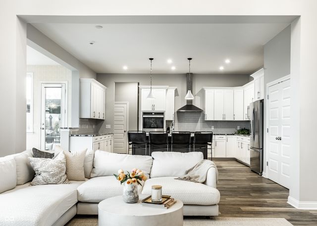 11165 Glen Avon Way, Zionsville, IN 46077