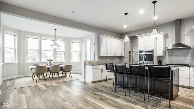 11165 Glen Avon Way, Zionsville, IN 46077
