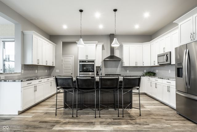 11165 Glen Avon Way, Zionsville, IN 46077