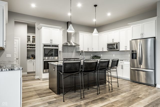 11165 Glen Avon Way, Zionsville, IN 46077
