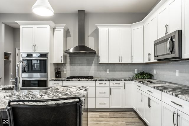 11165 Glen Avon Way, Zionsville, IN 46077