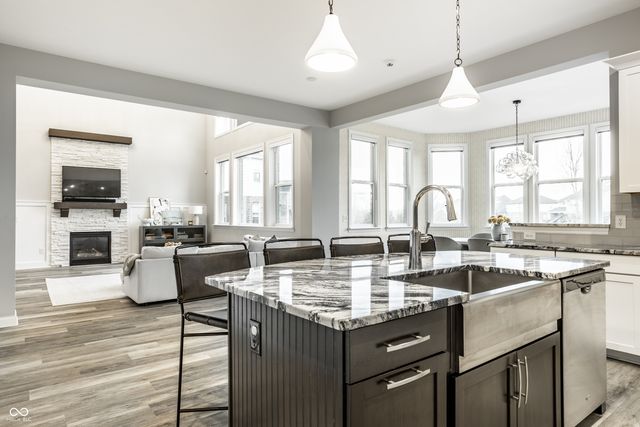 11165 Glen Avon Way, Zionsville, IN 46077