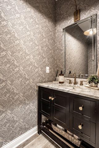 11165 Glen Avon Way, Zionsville, IN 46077
