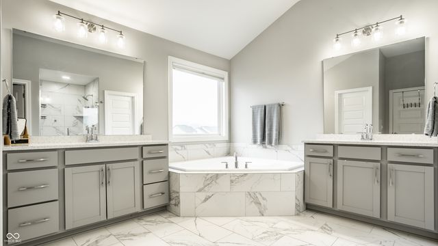 11165 Glen Avon Way, Zionsville, IN 46077
