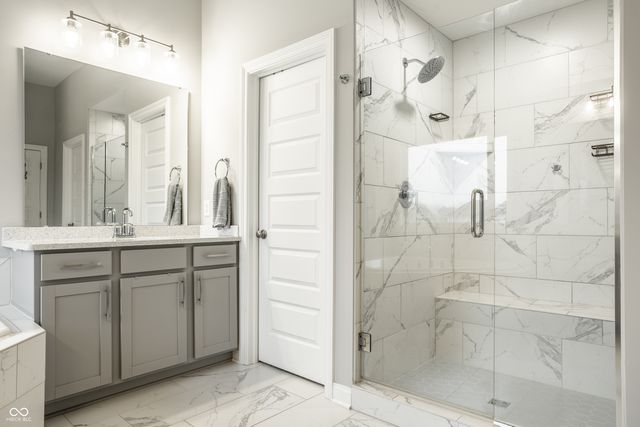 11165 Glen Avon Way, Zionsville, IN 46077